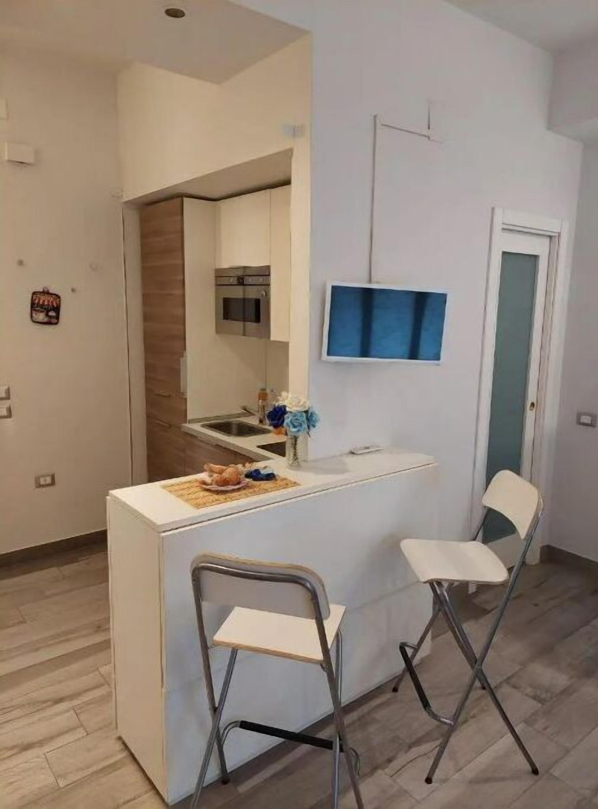 Microonde, forno, piano cottura, pentole/stoviglie/utensili