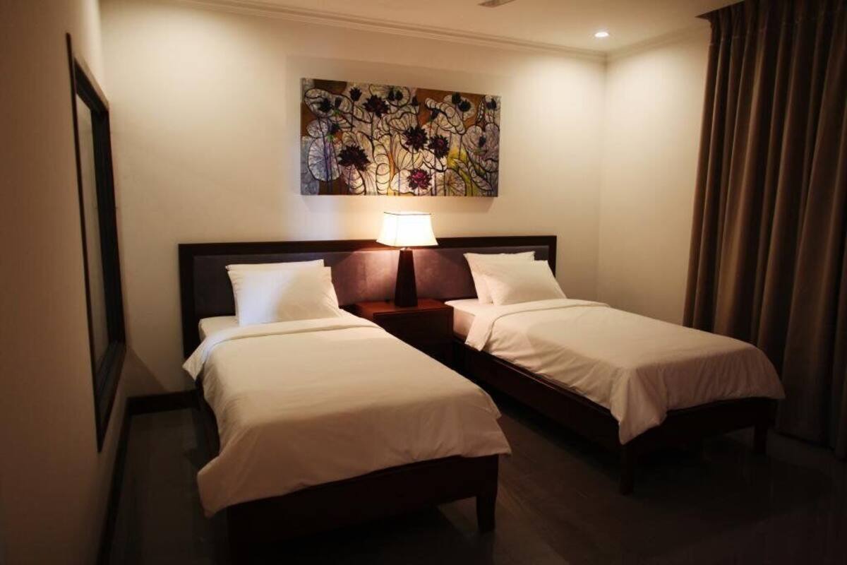 Basic Single Room | Bathroom | Slippers