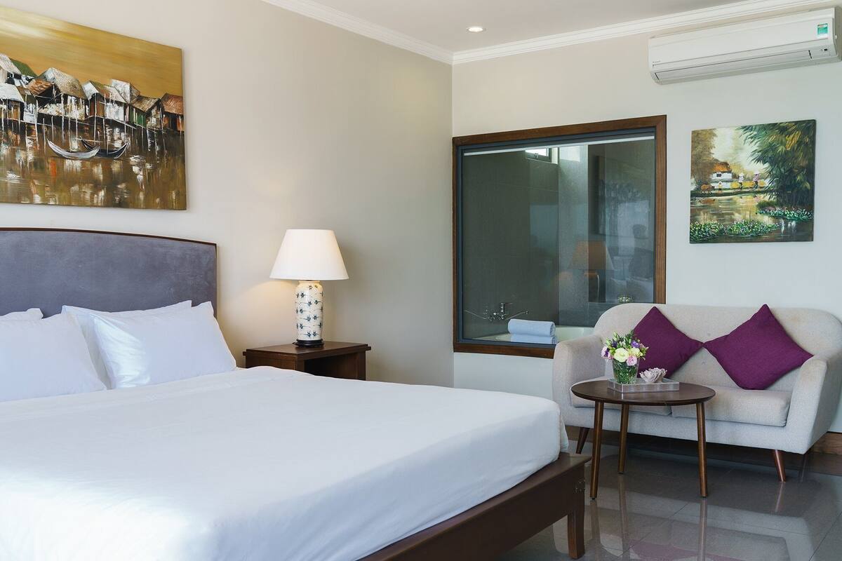 Basic Single Room | In-room safe, blackout drapes, soundproofing, iron/ironing board