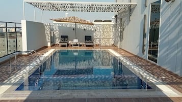 حمّام سباحة خارجي، مظلات على حمّام السباحة