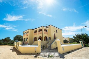 Exterior - Apt. Rosaria 2A shared Swimming Pool (Orosei)