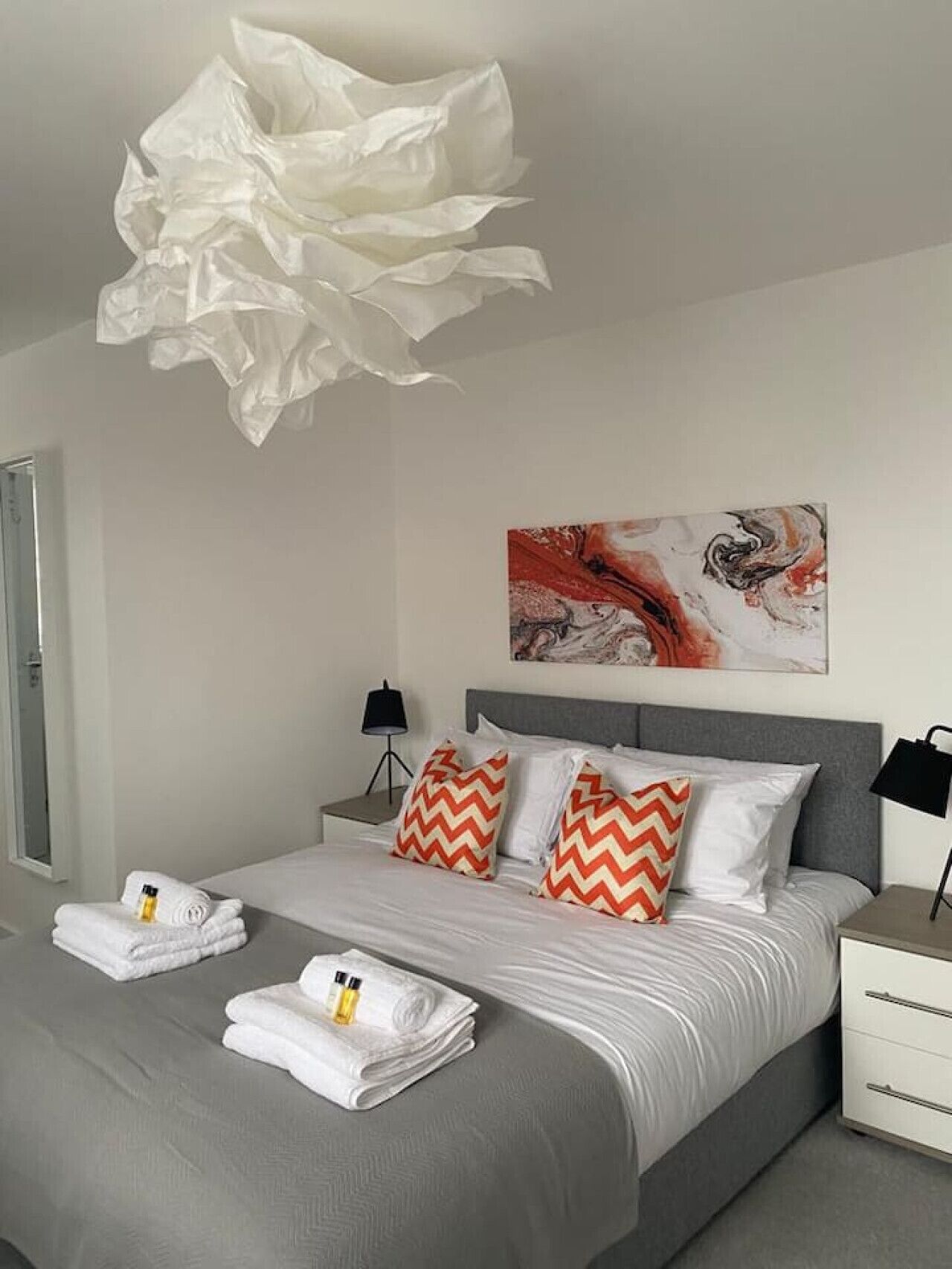 3 bedrooms, iron/ironing board, WiFi, bed sheets