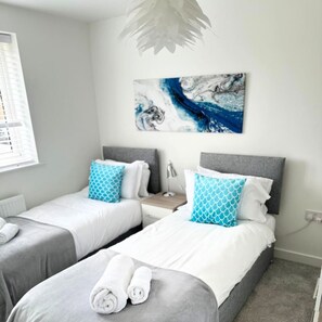 3 bedrooms, iron/ironing board, WiFi, bed sheets