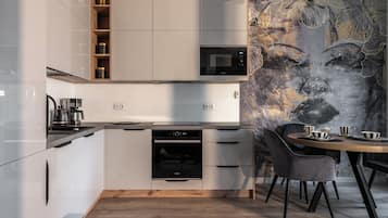 Fridge, stovetop, dishwasher, coffee/tea maker