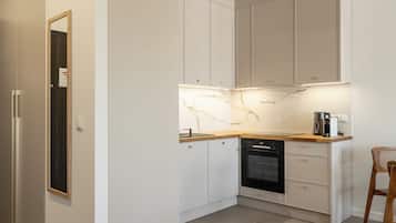 Fridge, stovetop, dishwasher, coffee/tea maker