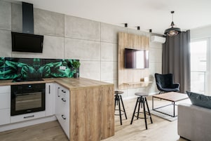Refrigerador, placa de cocina, cafetera/tetera, tetera/pava eléctrica
