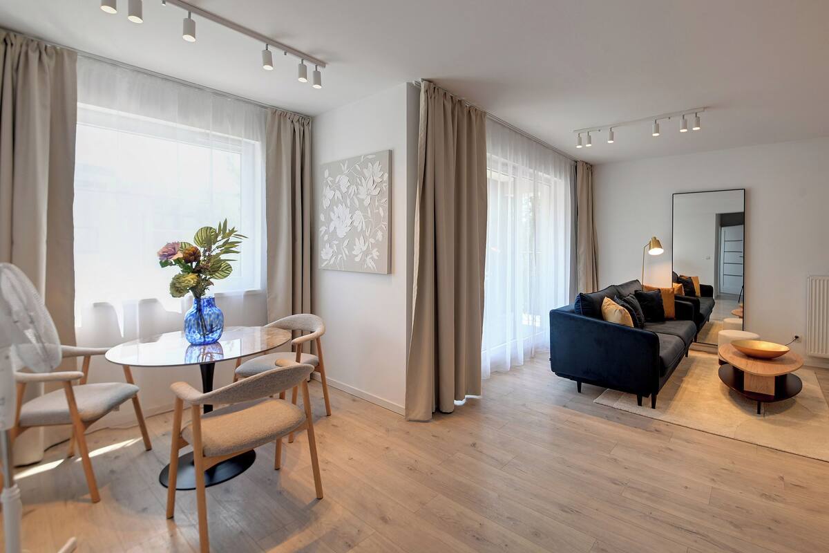 Apartment | Hypo-allergenic bedding, iron/ironing board, free WiFi, bed sheets