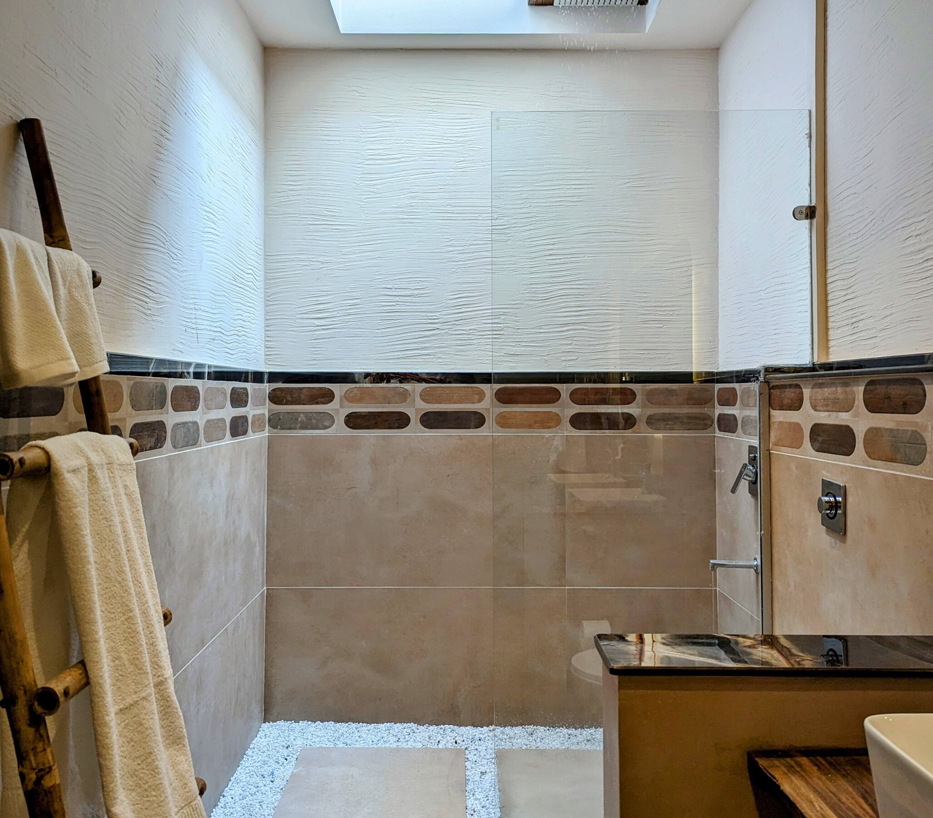 Bathroom | Separate tub and shower, rainfall showerhead, free toiletries