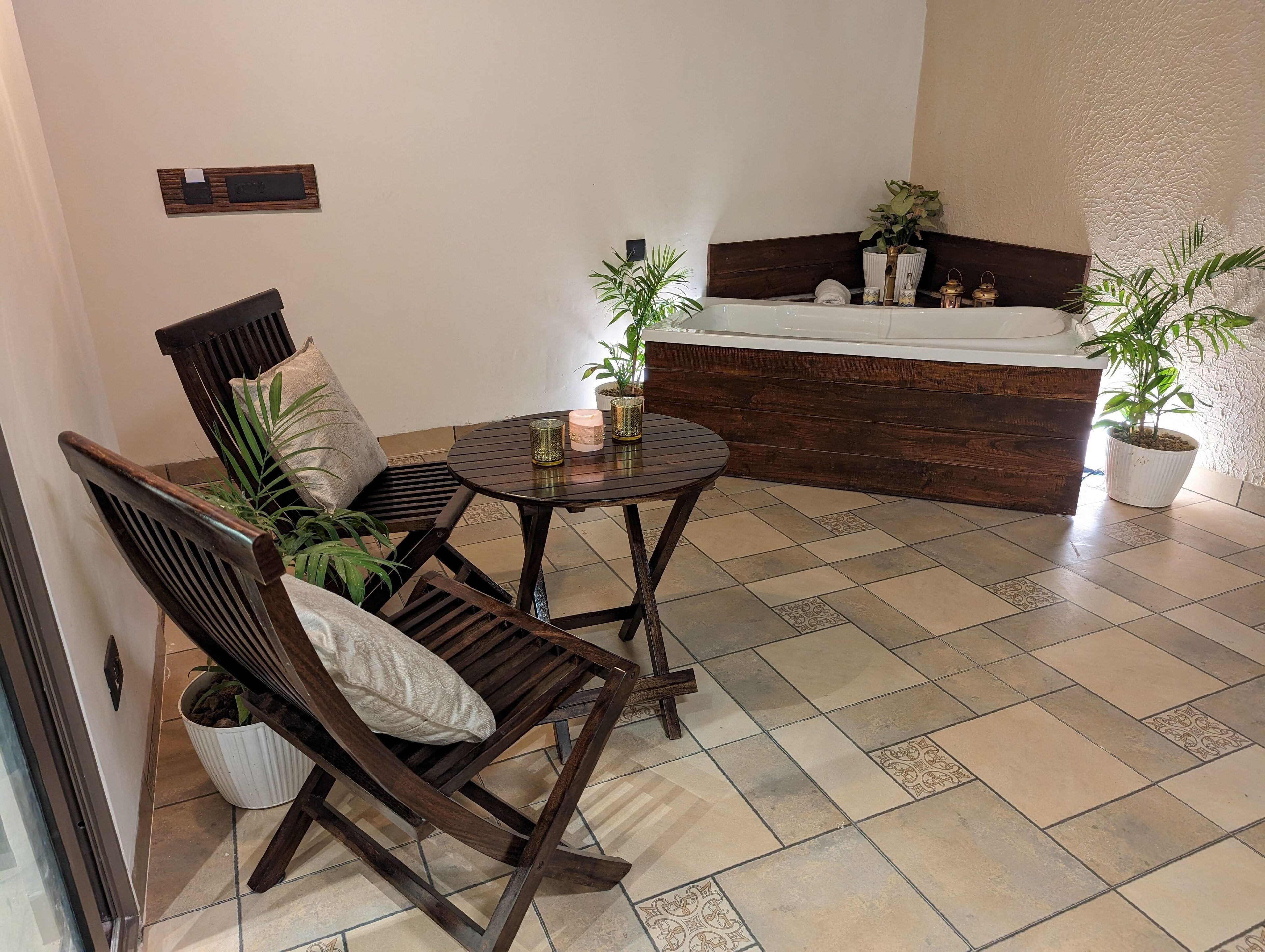 presidential double room | bathroom | separate bathtub and shower, rainfall showerhead, free toiletries