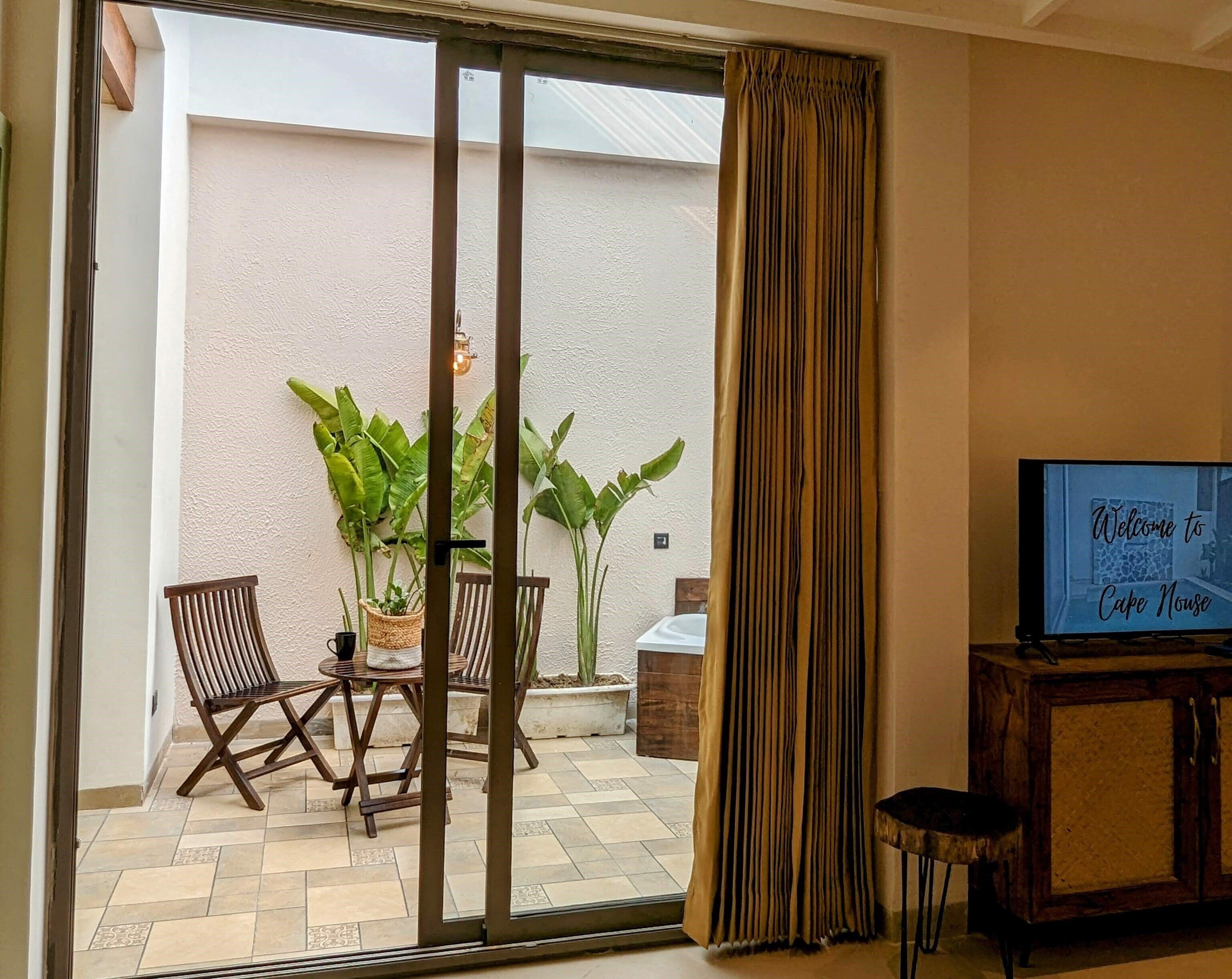 deluxe studio suite, 1 king bed | 1 bedroom, premium bedding, minibar, individually furnished