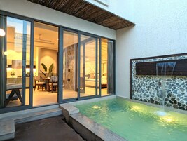 Presidential Studio Suite | Private pool