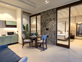 Presidential Studio Suite | Living area | Flat-screen TV, Netflix, Hulu, smart speakers