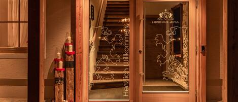 المنشأة من الداخل