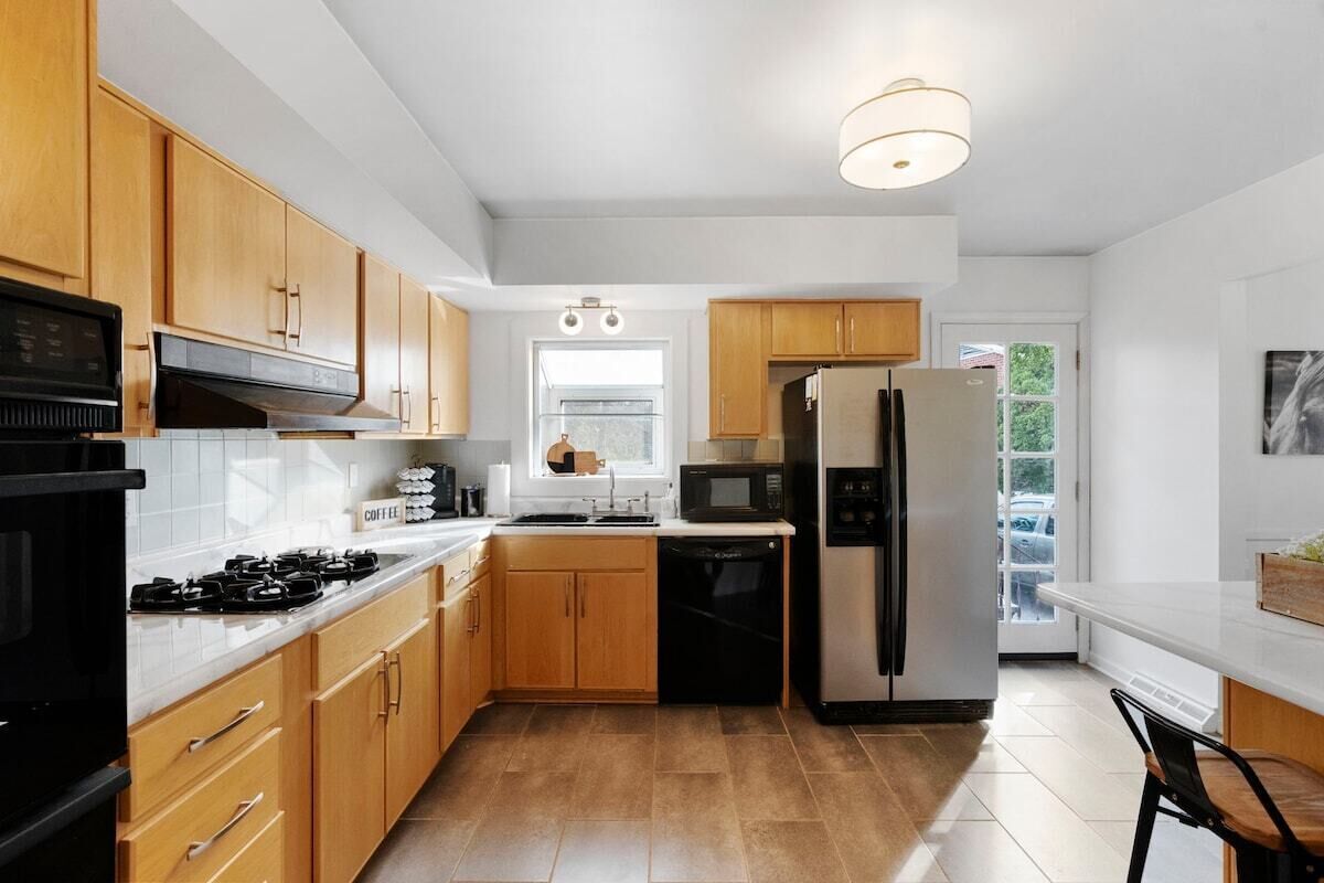 This house is a 3 bedroom(s), 2 bathrooms, located in Lexington, KY.