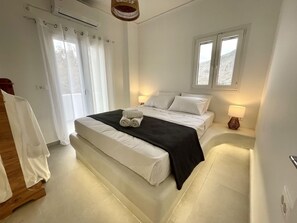2 bedrooms, iron/ironing board, free WiFi - Seaclusion (Santorini)