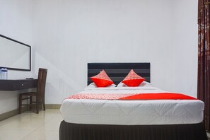 Deluxe Double Room | Desk, laptop workspace, free WiFi, bed sheets - OYO Flagship 91534 Wisma Metro Permai (Makassar)