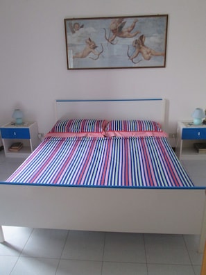 2 bedrooms, iron/ironing board, bed sheets