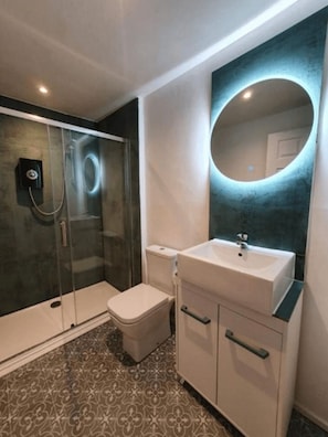 Shower, towels