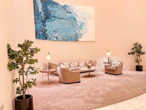 Lobby sitting area - Cosmos Living Downtown Dubai (Dubai)