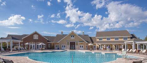 Piscine couverte, piscine extérieure