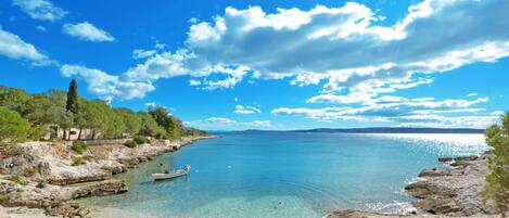 Plage, chaises longues