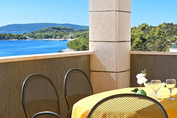 Outdoor dining - TROGIR, OKRUG GORNJI - apartment LORNA 2 (Okrug Gornji)