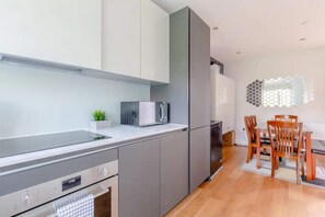 Nhà cơ bản, nhiều giường | Bếp riêng | Tủ lạnh, lò vi sóng, lò nướng, bếp nấu