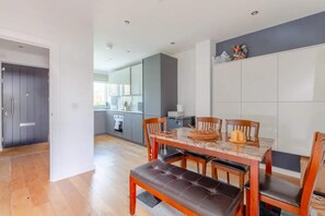Rumah Basic, Beberapa Tempat Tidur | Tempat makan