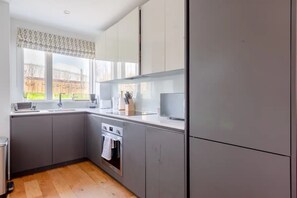 Rumah Basic, Beberapa Tempat Tidur | Dapur pribadi | Lemari es, microwave, oven, dan kompor