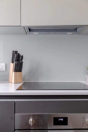 Nhà cơ bản, nhiều giường | Bếp riêng | Tủ lạnh, lò vi sóng, lò nướng, bếp nấu