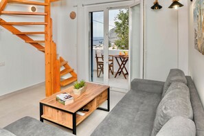 Living area - Serenite 2 Bd Santorini Getaway with Sea View (Santorini)