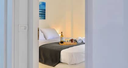 Serenite 2 Bd Santorini Getaway with Sea View