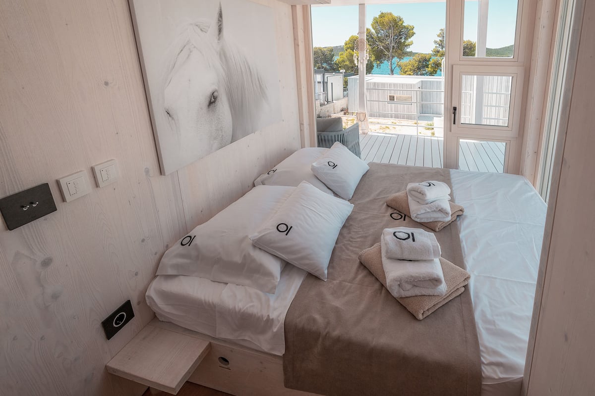 2 bedrooms, individually decorated, individually furnished