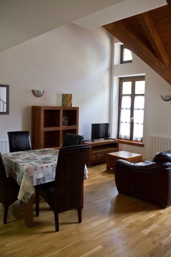 Cau D'àneu. Duplex, Situado En La Calle Principal Del Pueblo. - Espot