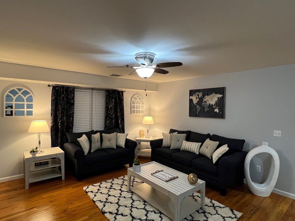 Cozy Modern Condo Near NY