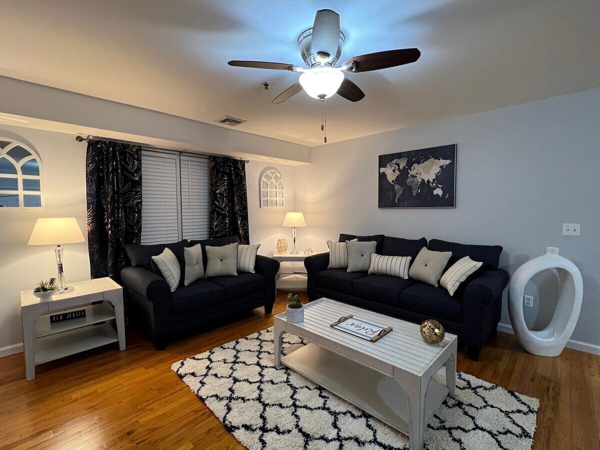 Cozy Modern Condo Near NY