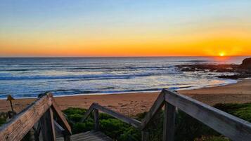 House | 3 bedrooms, desk