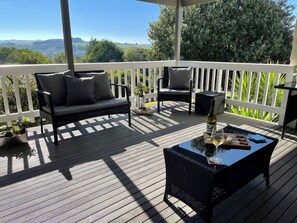 House | 3 bedrooms, desk