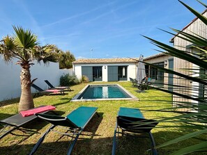Piscina all'aperto, una piscina riscaldata