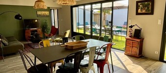 Jolie Maison Neuve, 4 Chambres, Piscine Chauffée