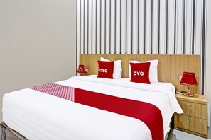 Deluxe Double Room | Bed sheets - OYO 91997 Edhotel Smk Models Syariah (Kesilir)