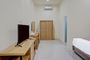 Deluxe Double Room | Bed sheets - OYO 91997 Edhotel Smk Models Syariah (Kesilir)