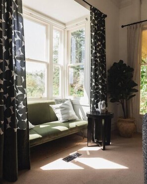 TV, fireplace, stereo