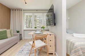 Iron/ironing board, WiFi, bed sheets