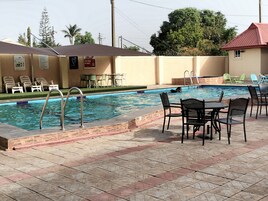 2 piscinas al aire libre