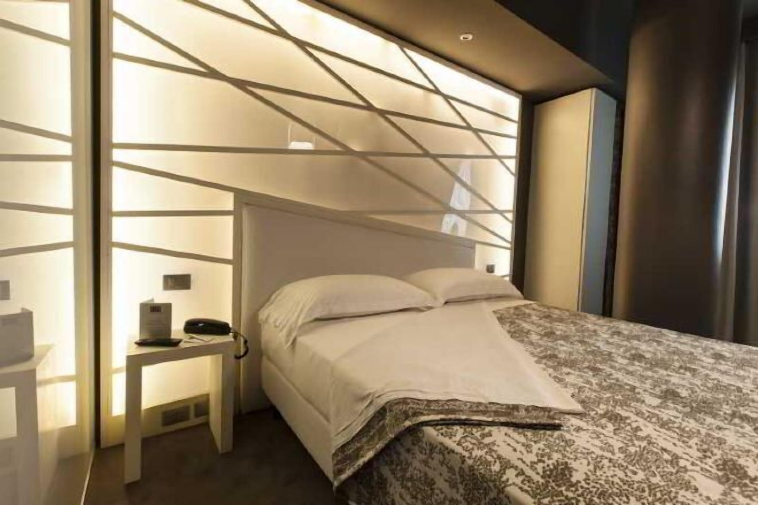 Hypo-allergenic bedding, down comforters, minibar, in-room safe