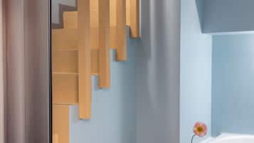 Suite con vasca idromassaggio | Badezimmer | Umweltfreundliche Kosmetikartikel, Haartrockner, Hausschuhe, HandtĂŒcher