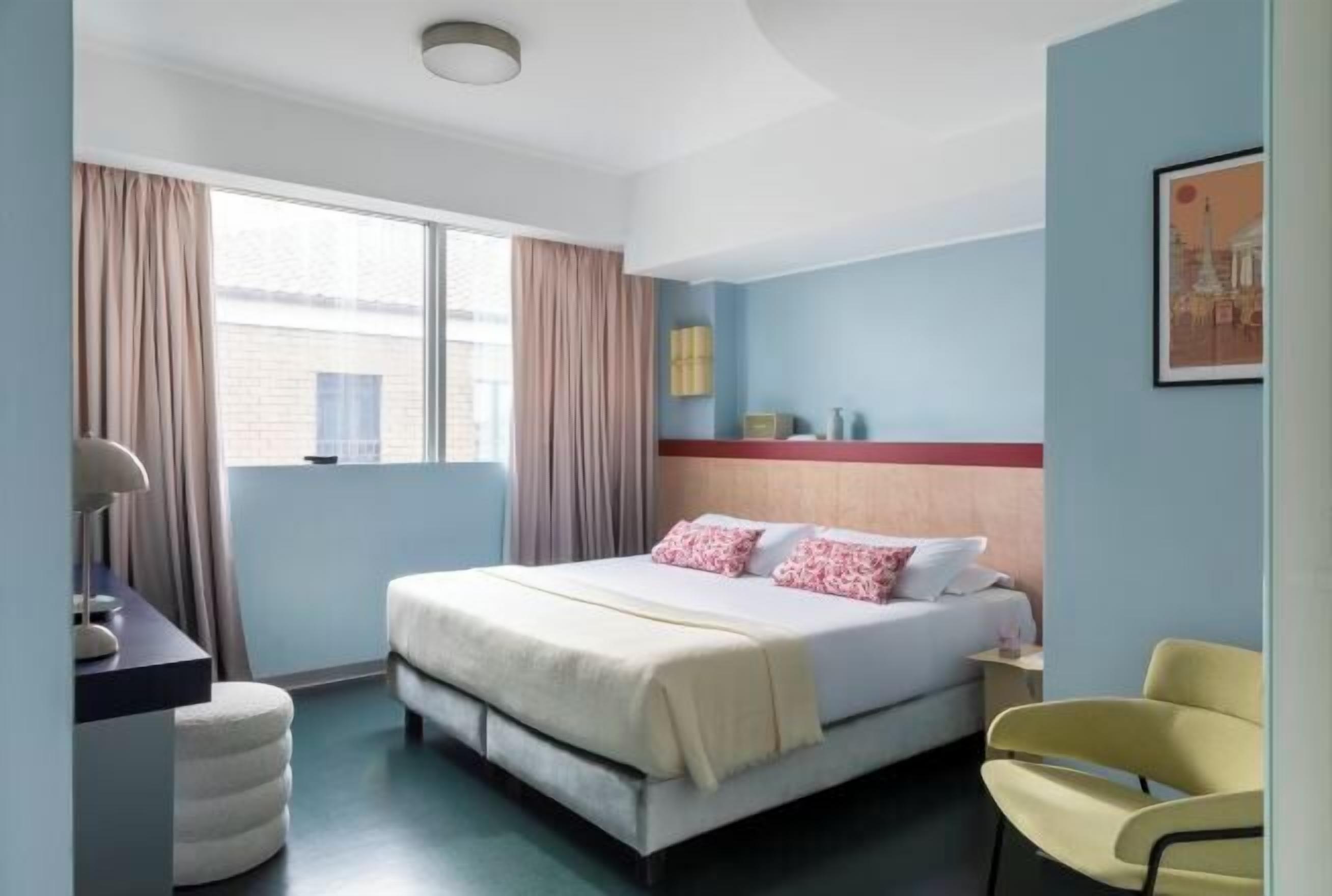 Hypo-allergenic bedding, down duvets, minibar, in-room safe