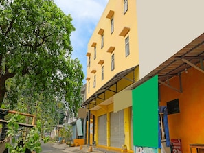 Front of property - OYO 91401 Almeera (Malang)