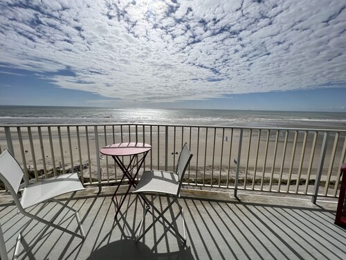 SUPERBE appartement rénové avec une vue face à la MER !☀️